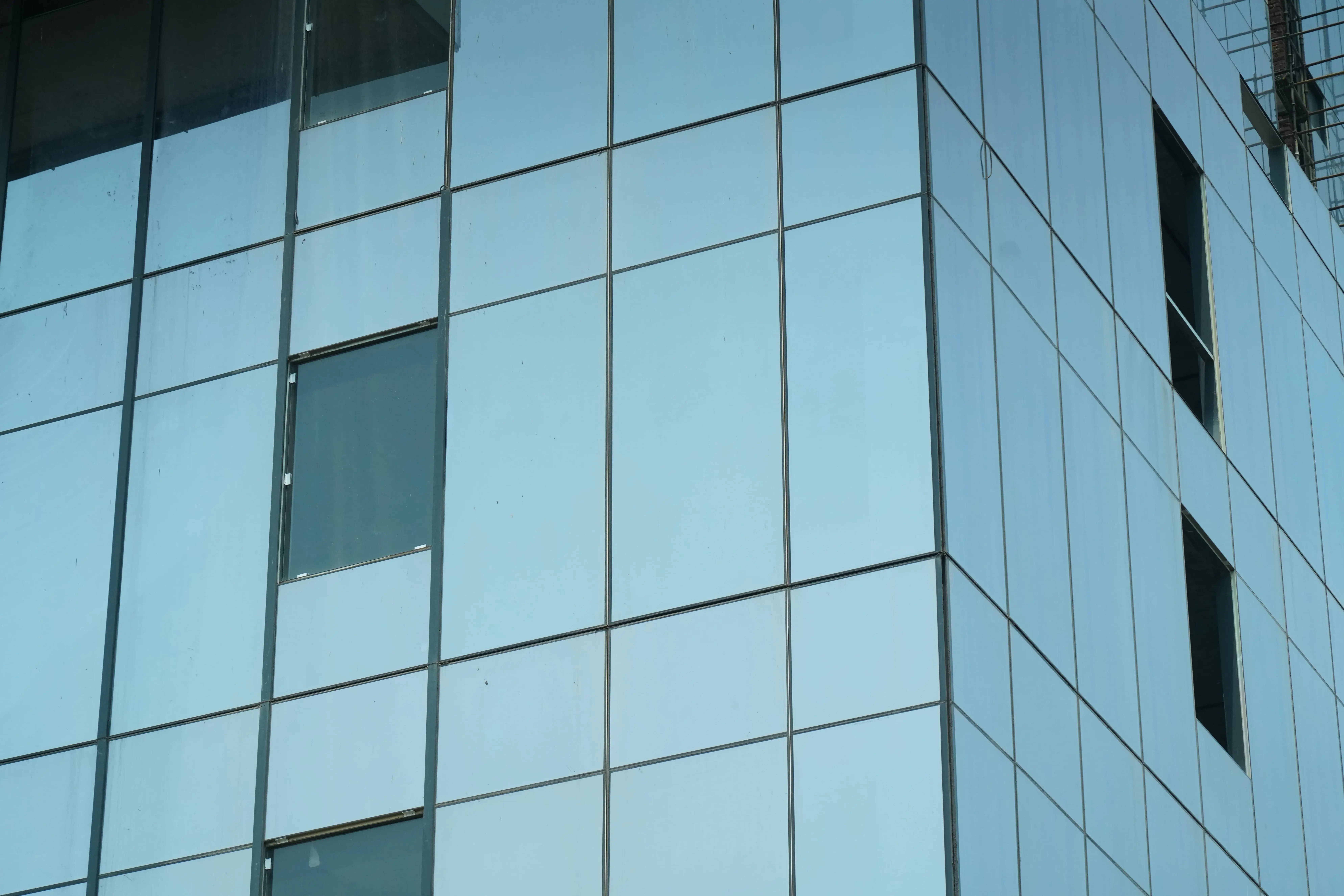 DOUBLE-GLAZED FACADE